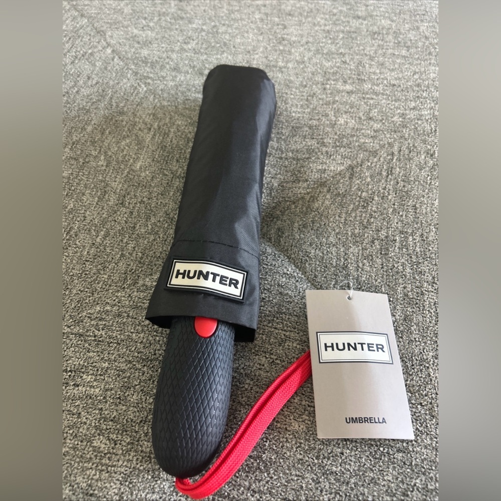 HUNTER UMBRELLA BLACK RED STRIPES WITH COVER 100% POLYESTER  NWT